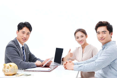 青年夫妻咨詢理財(cái)顧問做投資